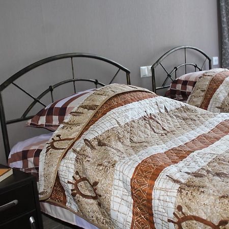 Guest House On Gia Abesadze Street Tbilisi ภายนอก รูปภาพ