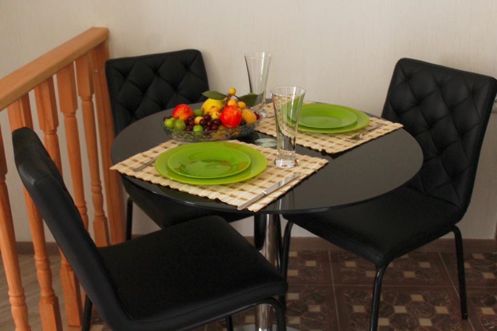 Guest House On Gia Abesadze Street Tbilisi ภายนอก รูปภาพ