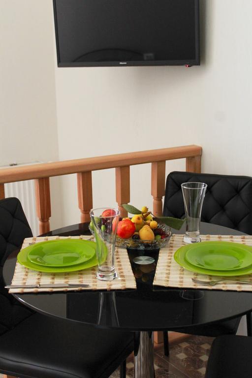 Guest House On Gia Abesadze Street Tbilisi ภายนอก รูปภาพ
