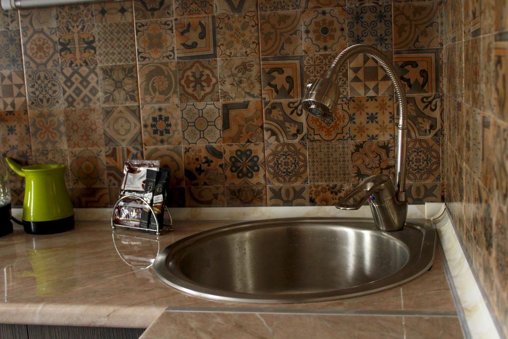 Guest House On Gia Abesadze Street Tbilisi ภายนอก รูปภาพ