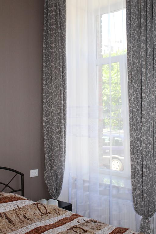 Guest House On Gia Abesadze Street Tbilisi ภายนอก รูปภาพ