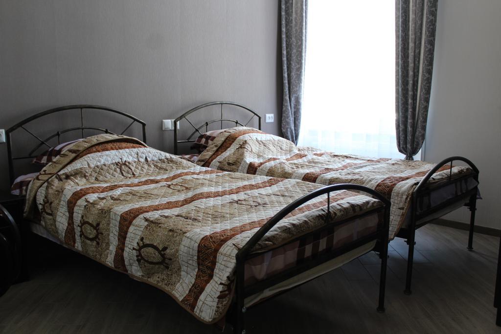 Guest House On Gia Abesadze Street Tbilisi ภายนอก รูปภาพ